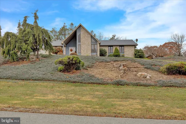 1064 Mahlon Dr, Leesport, PA 19533