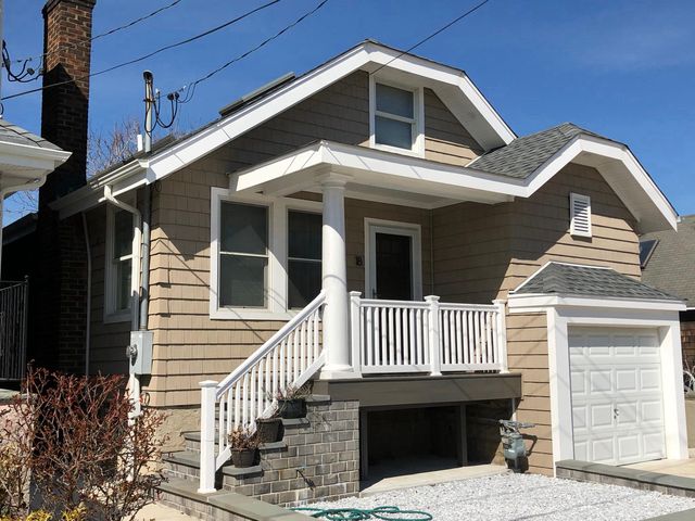 18 Bayside Dr, Point Lookout, NY 11569