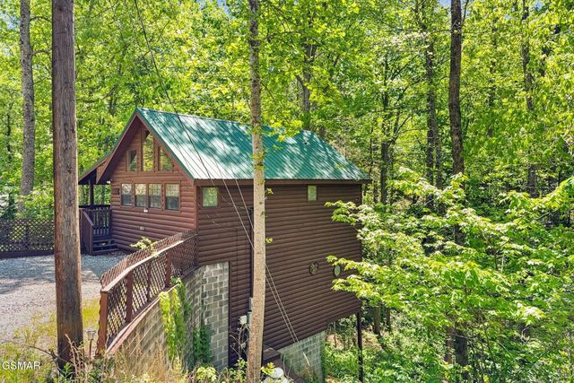 1607 S  Mountain View Rd, Sevierville, TN 37876