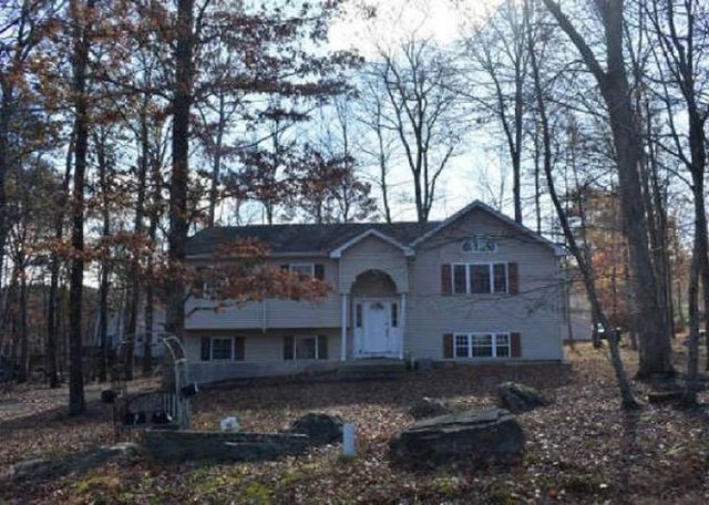 1216 Hunters Woods Dr, East Stroudsburg, PA 18301