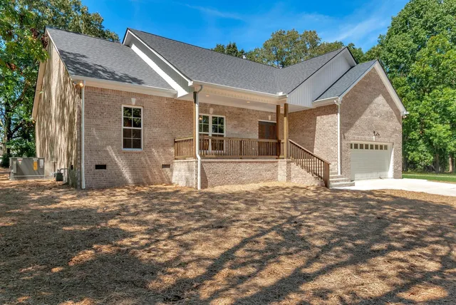 694 Cotton Ln #20, Leoma, TN 38468