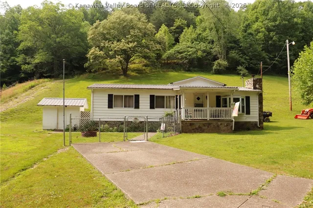 1849 Three Mile Rd, Elkview, WV 25071