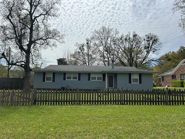 112 Roseland Dr, Vicksburg, MS 39180