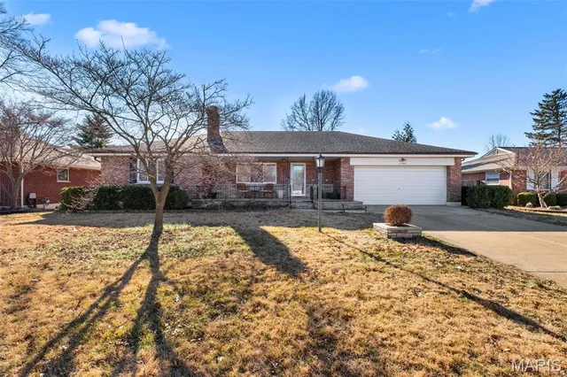 11842 Sunlind Dr, Saint Louis, MO 63127