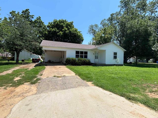 808 SW 4th St, Corning, AR 72422
