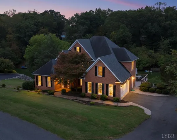 118 Sailview Dr, Forest, VA 24551