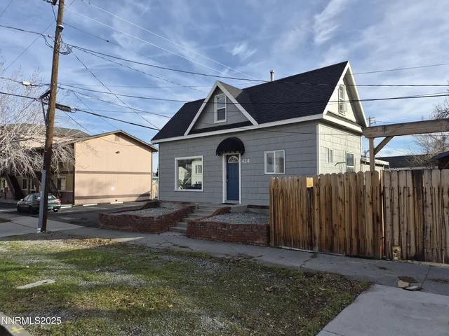424 W  10th St, Reno, NV 89503