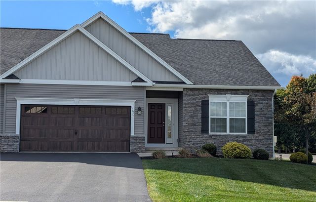 1720 Swallowtail Dr, Farmington, NY 14425