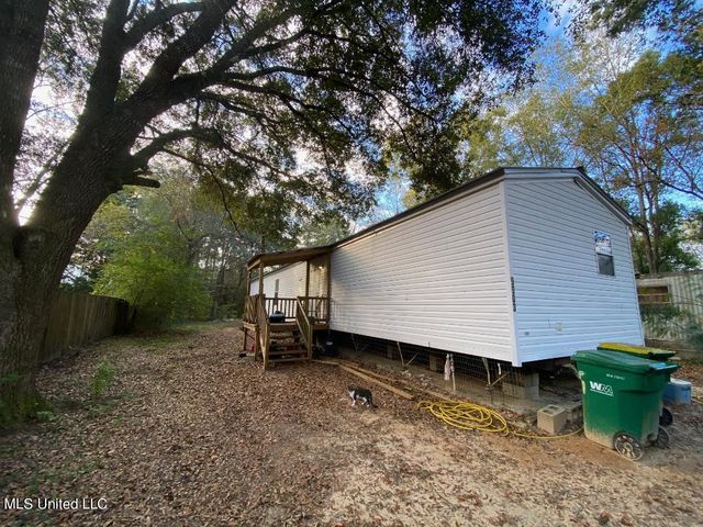 9903 Foxshire Dr, Moss Point, MS 39562
