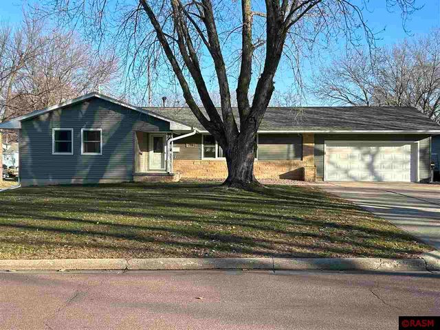216 Abbot Ave SW, Madelia, MN 56062