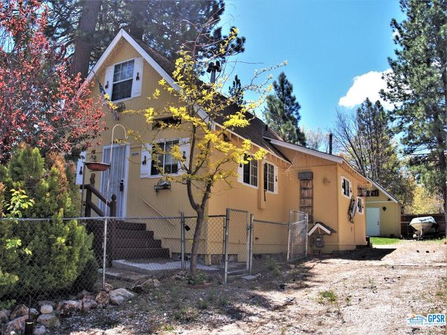 40235 Guinan Ln, Big Bear Lake, CA 92315