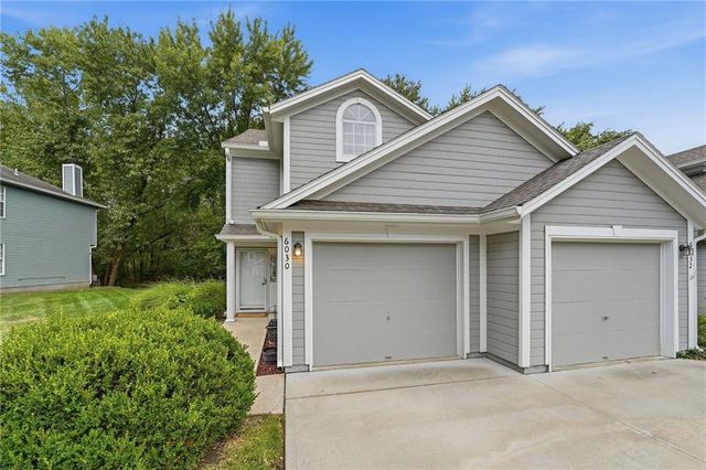 6030 NE Moonstone Dr, Lees Summit, MO 64064