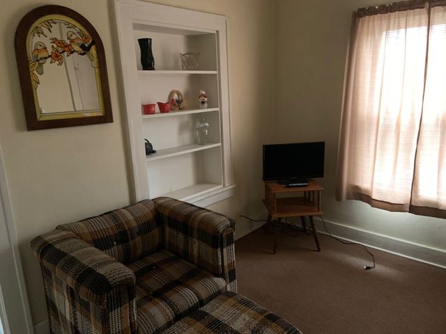 103 W  1st St #B, Roxana, IL 62084