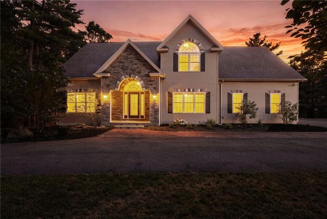 57 Club House Rd, Coventry, RI 02816