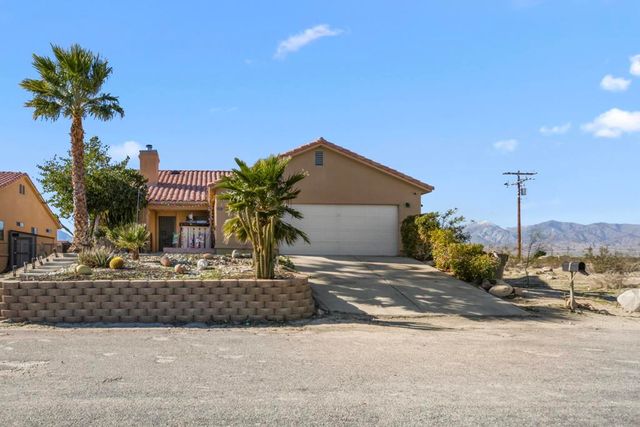 16443 Maunaloa Rd, Desert Hot Springs, CA 92240