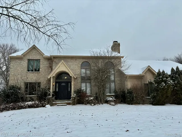5310 Ridge Trl N, Clarkston, MI 48348