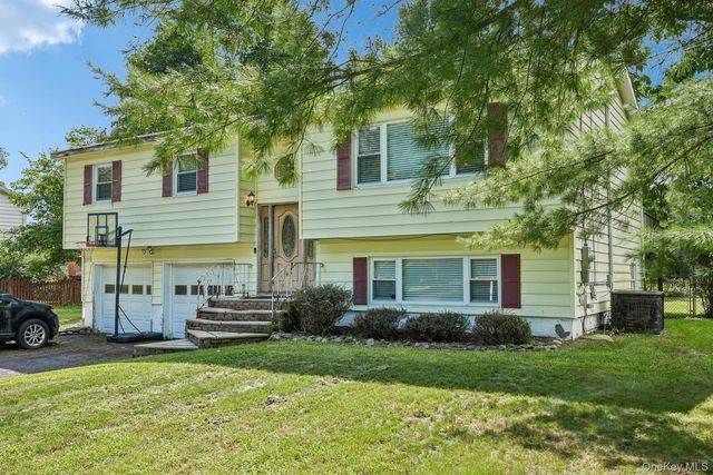 8 Townsend Place, Chester, NY 10918