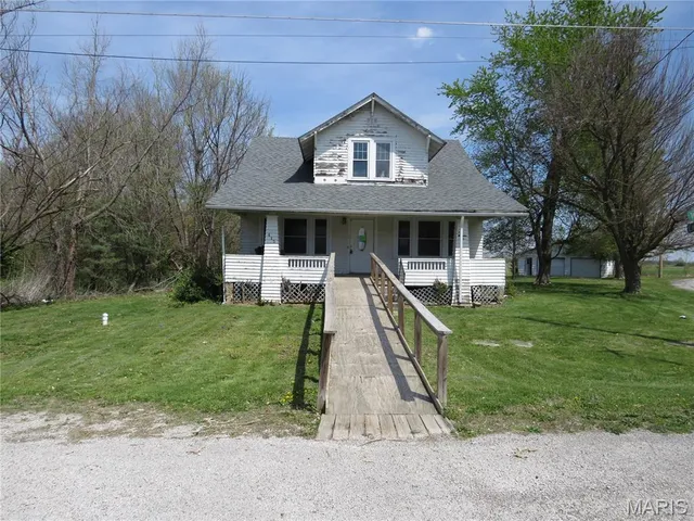 415 E  Water St, Wellsville, MO 63384