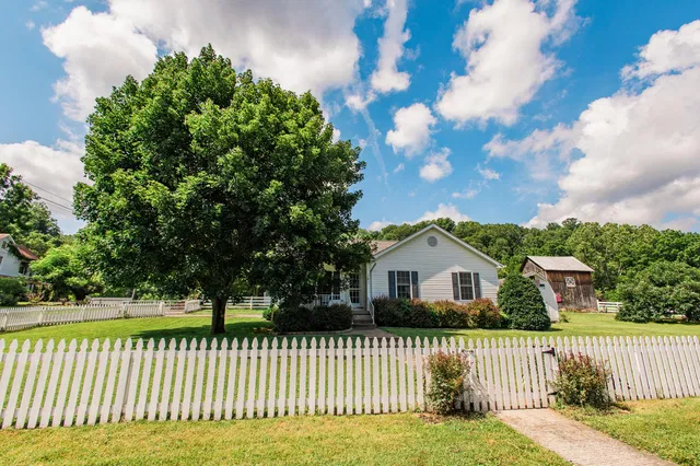 191 Front St, Renick, WV 24966