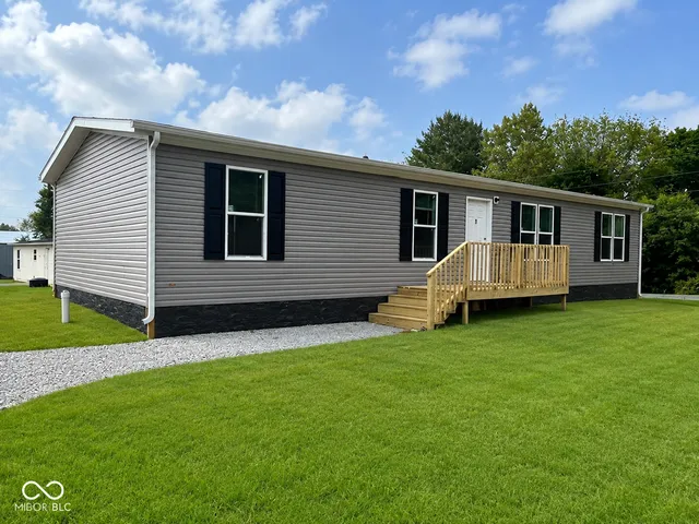 377 Locustwood Dr, North Vernon, IN 47265