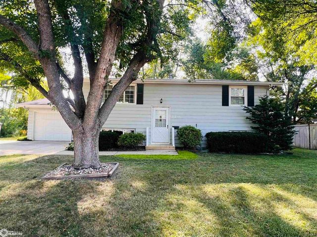 119 Hillhaven Dr, Forest City, IA 50436