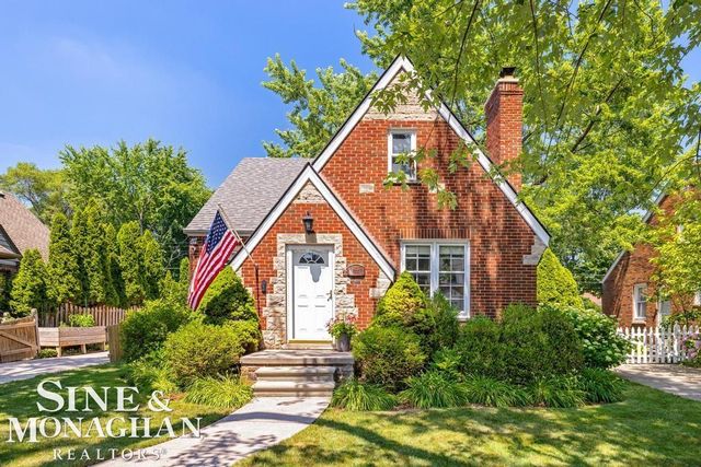 430 Touraine Rd, Grosse Pointe Farms, MI 48236