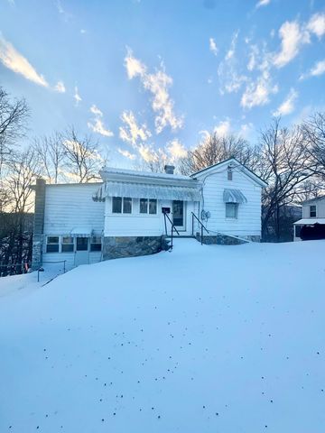 921 Kensington Ave, Clifton Forge, VA 24422