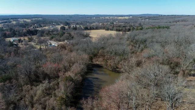 1 Hobbtown Rd, Rudy, AR 72952