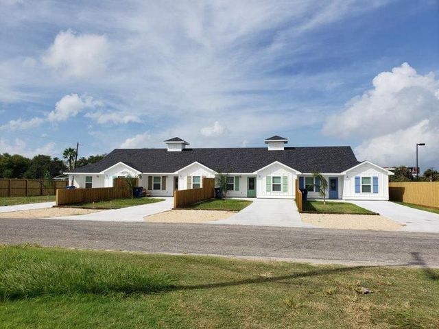 809 Palmetto Ave #C, Rockport, TX 78382