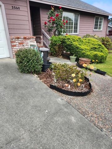 3560 Bridle Creek Ave, Fortuna, CA 95540