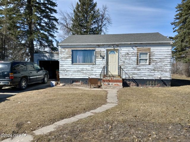 724 Terry Ave, Larimore, ND 58251