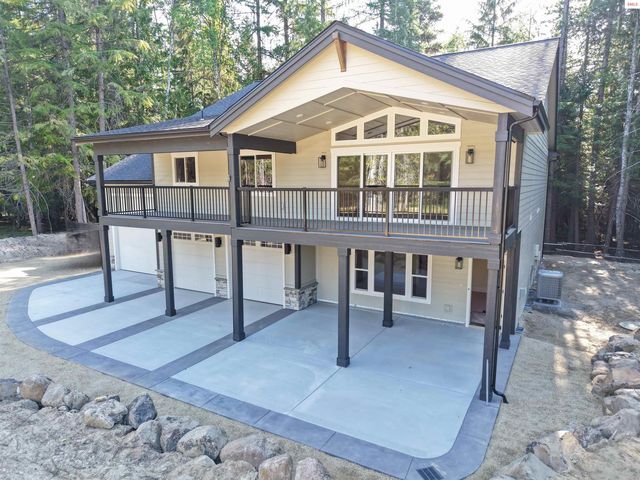 240 Brown Bear Dr, Nordman, ID 83848