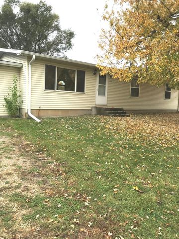 5 Circle Dr, Earlville, IL 60518