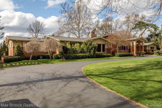 730 Falmouth Dr, Bloomfield Hills, MI 48304