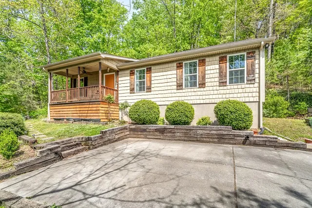 111 Levi Dr, Dalton, GA 30720