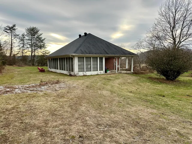 2937 Dripping Springs Rd, Crab Orchard, KY 40419