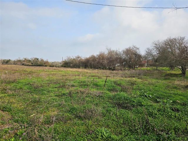 380 Old Colony Line Rd, Dale, TX 78616