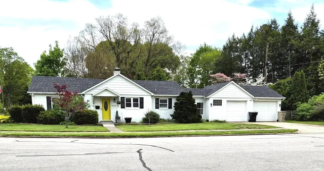 1004 E  Woodside St, South Bend, IN 46614
