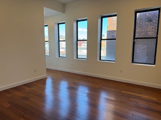 7 Central Sq #306, Lynn, MA 01901