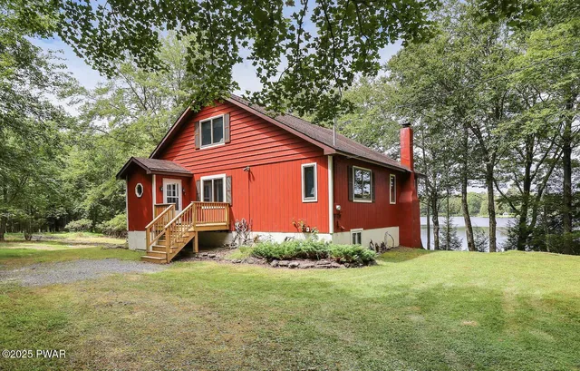 144 Raspberry Dr, Canadensis, PA 18325