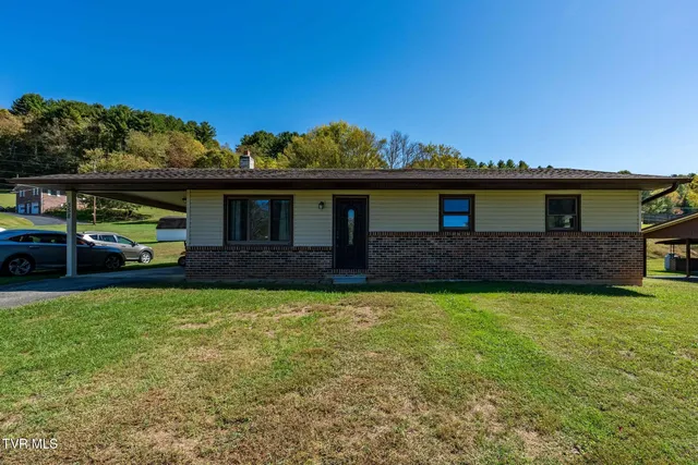 358 Carr St, Mountain City, TN 37683