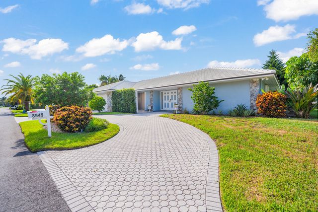 8945 SE HARBOR ISLAND Way, Hobe Sound, FL 33455