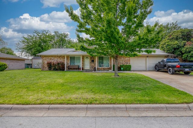 405 SW Gregory St, Burleson, TX 76028