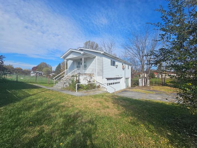649 Goolsby St, Marion, VA 24354