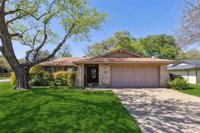 1301 Roundtree Dr, Euless, TX 76039