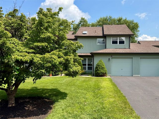 15 Pond Dr W, Rhinebeck, NY 12572