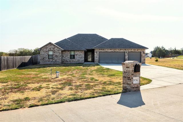 9714 Country Side Ln, Guthrie, OK 73044