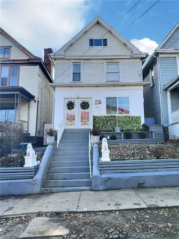 229 W  Berkeley St, Uniontown, PA 15401