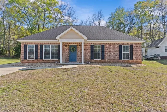 100 Caravan Ln, Kinsey, AL 36303