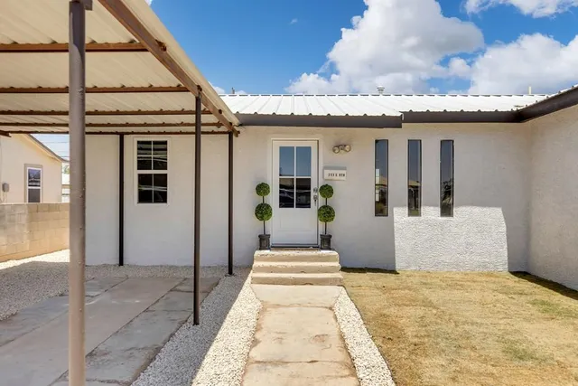 711 E  9th St, Pecos, TX 79772